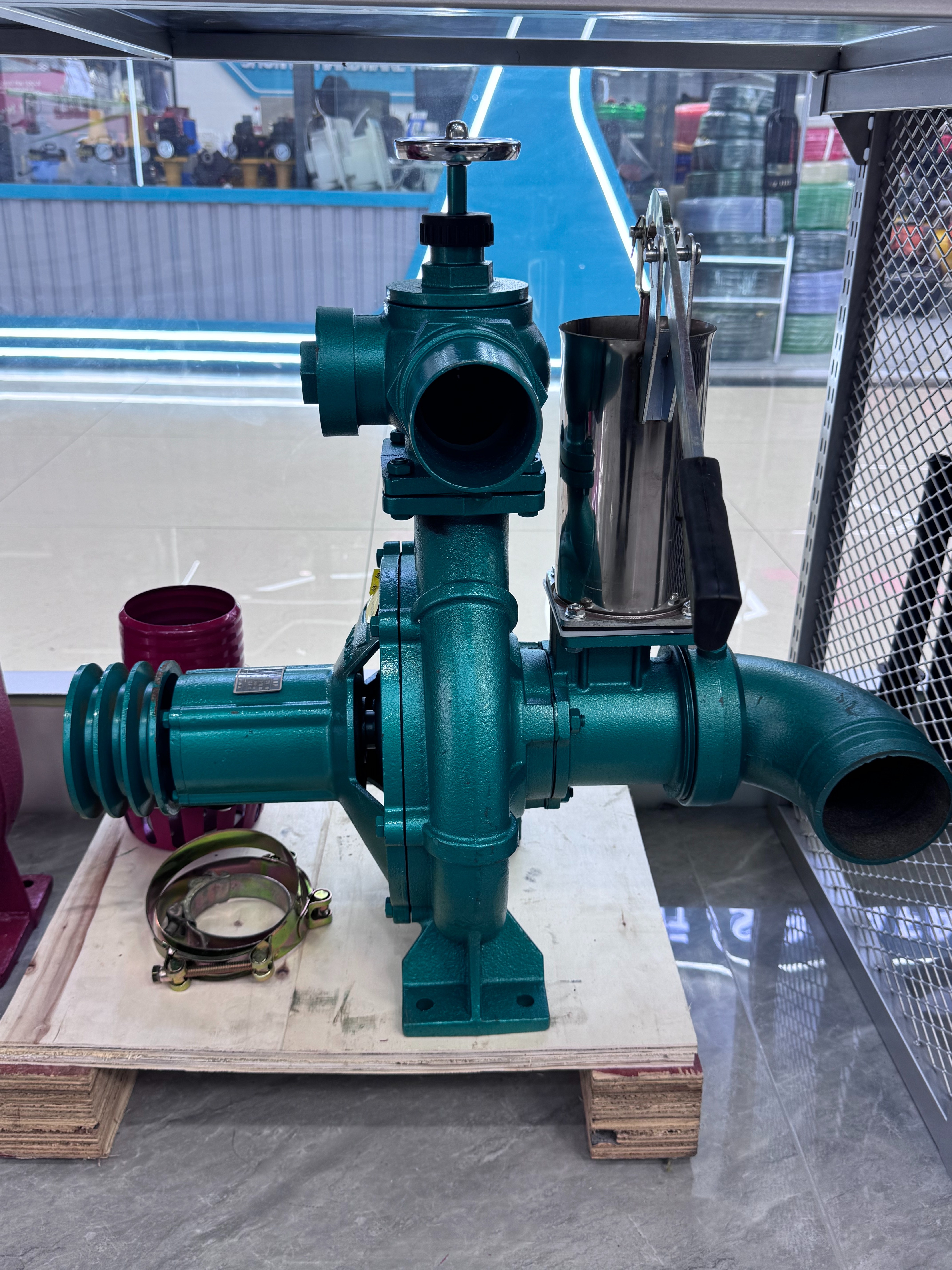 Belt-driven self-priming centrifugal pump