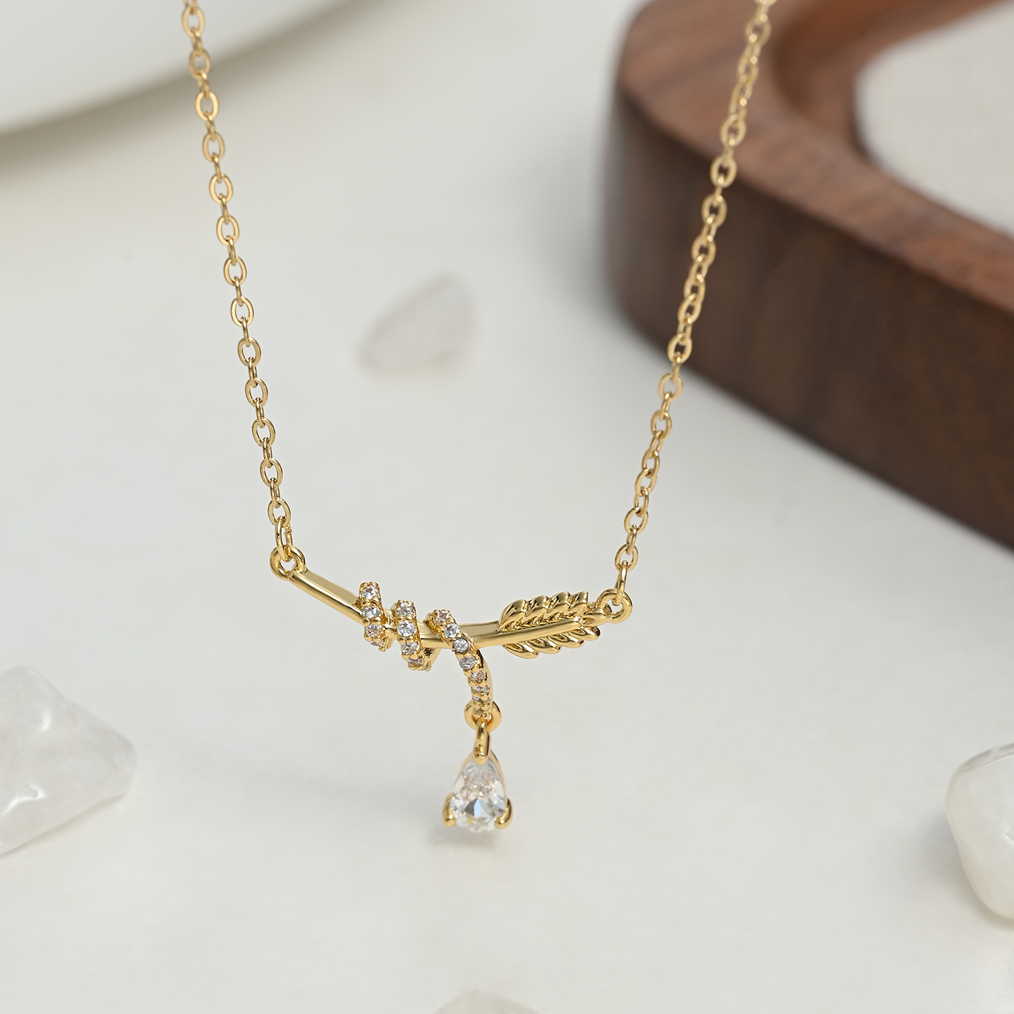 A niche wrapped feather necklace, a light luxury water drop collarbone chain, and a simple golden elegant necklace Item Picture