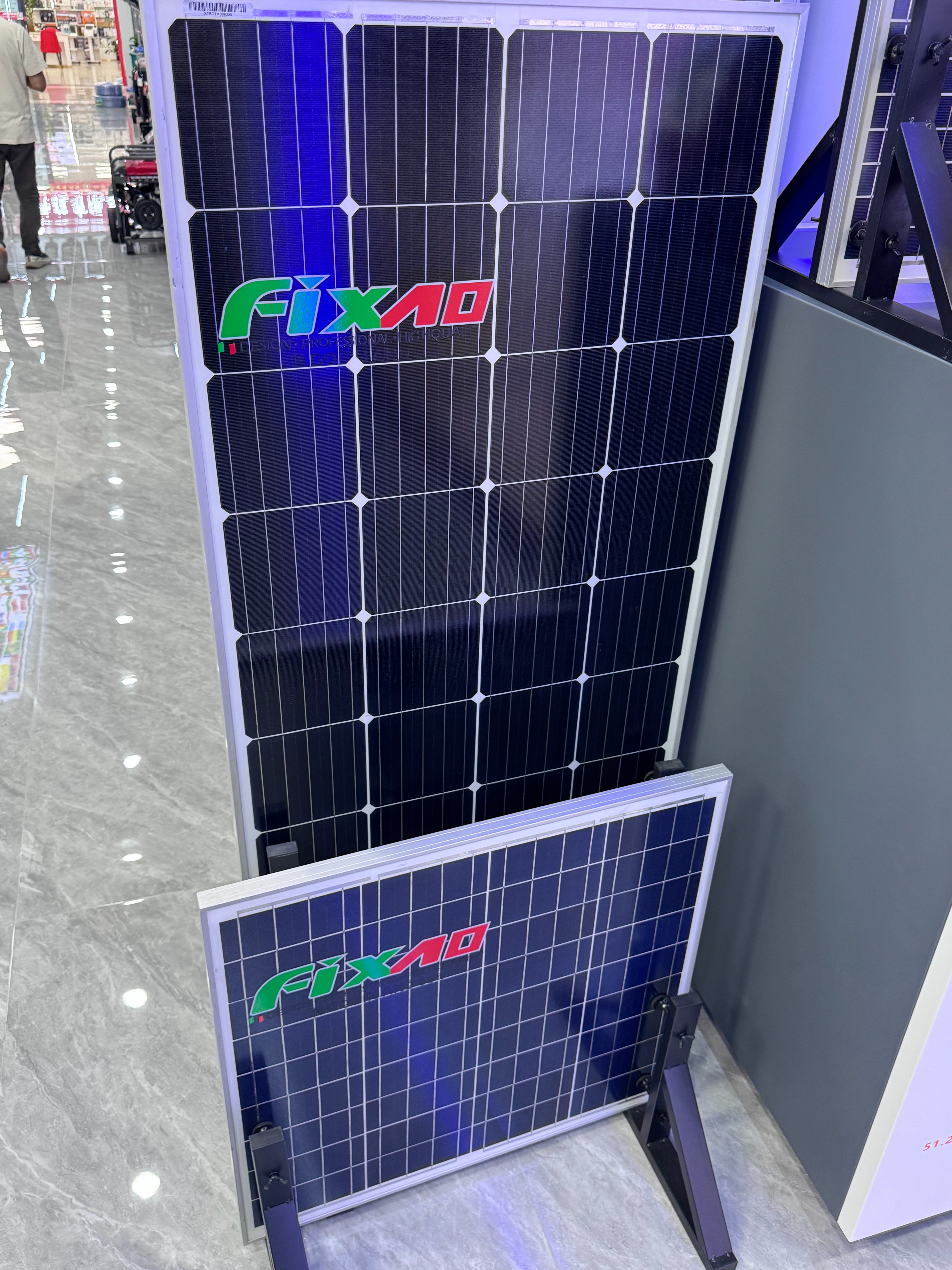 Solar photovoltaic panel