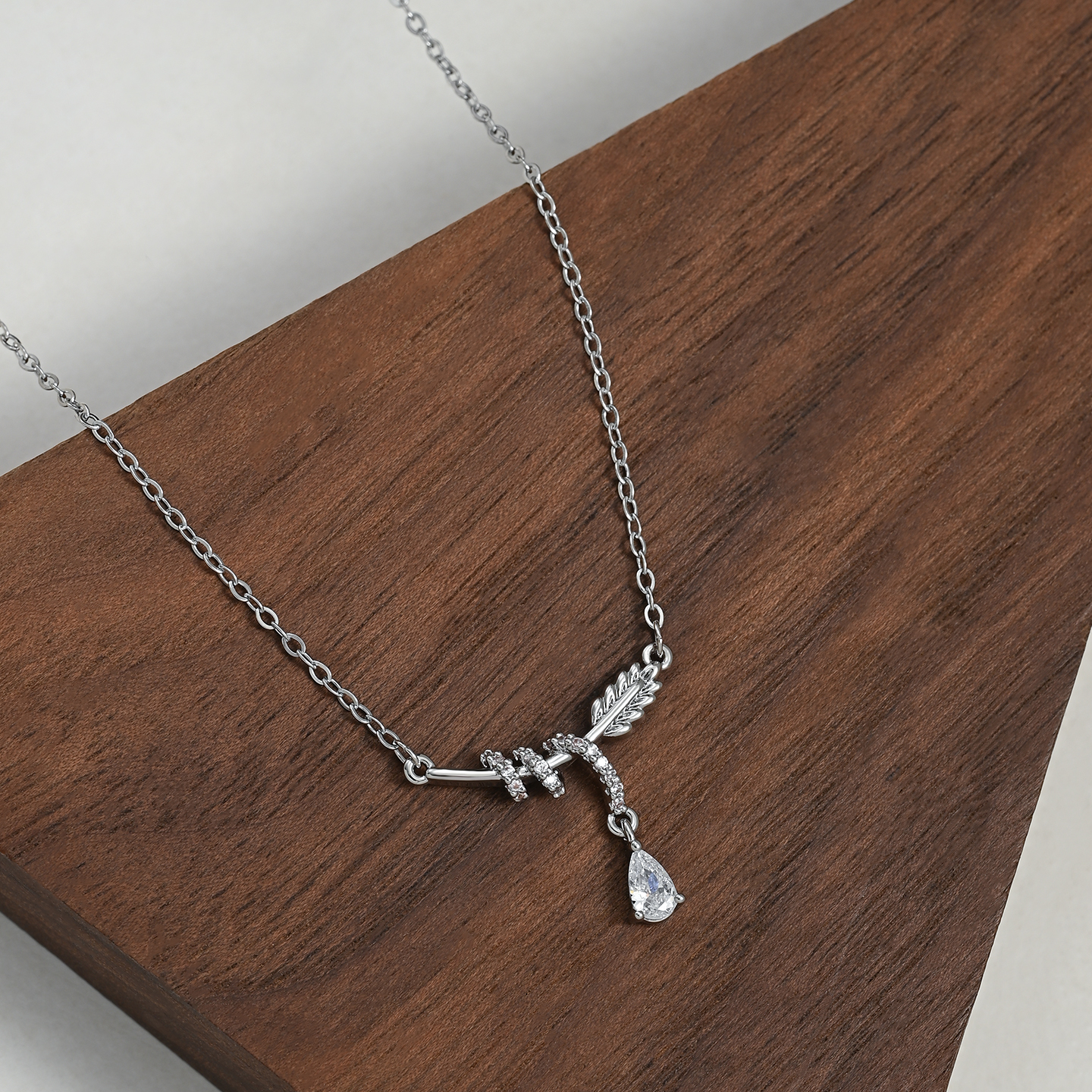 A niche wrapped feather necklace, a light luxury water drop collarbone chain, and a simple golden elegant necklace Specification image