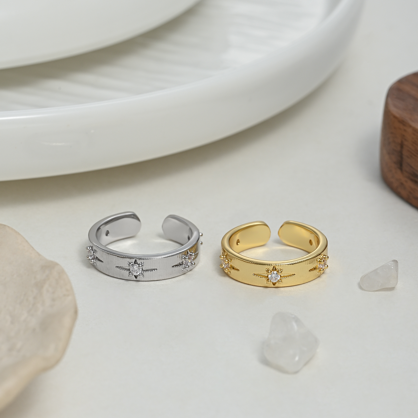 A simple, fashionable and elegant four-pointed star diamond-encrusted open-top versatile ring A simple, fashionable and elegant four-pointed star diamond-encrusted open-top versatile ring