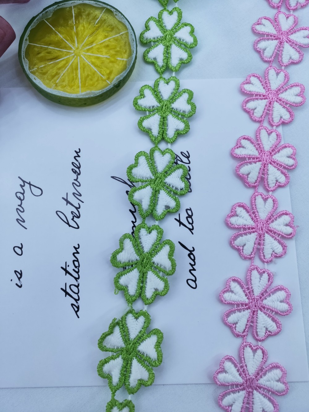 DIY milk silk two-color white + green white + pink five-leaf small flower water-soluble lace Application Scenario