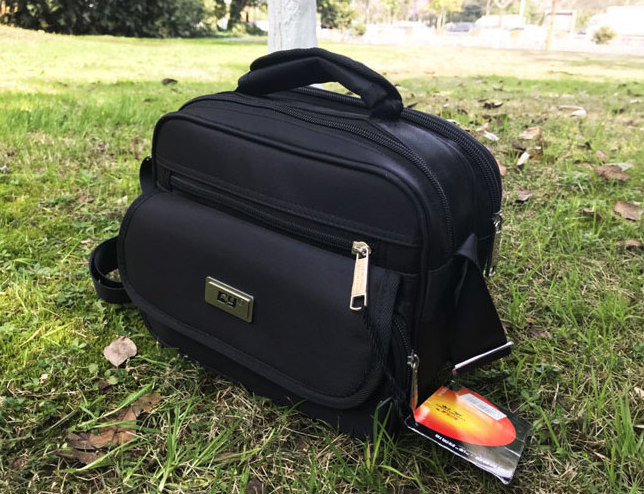 Yiwu quality single-shoulder bag, men's canvas business casual horizontal waterproof Oxford fabric crossbody bag handbag detail image 3