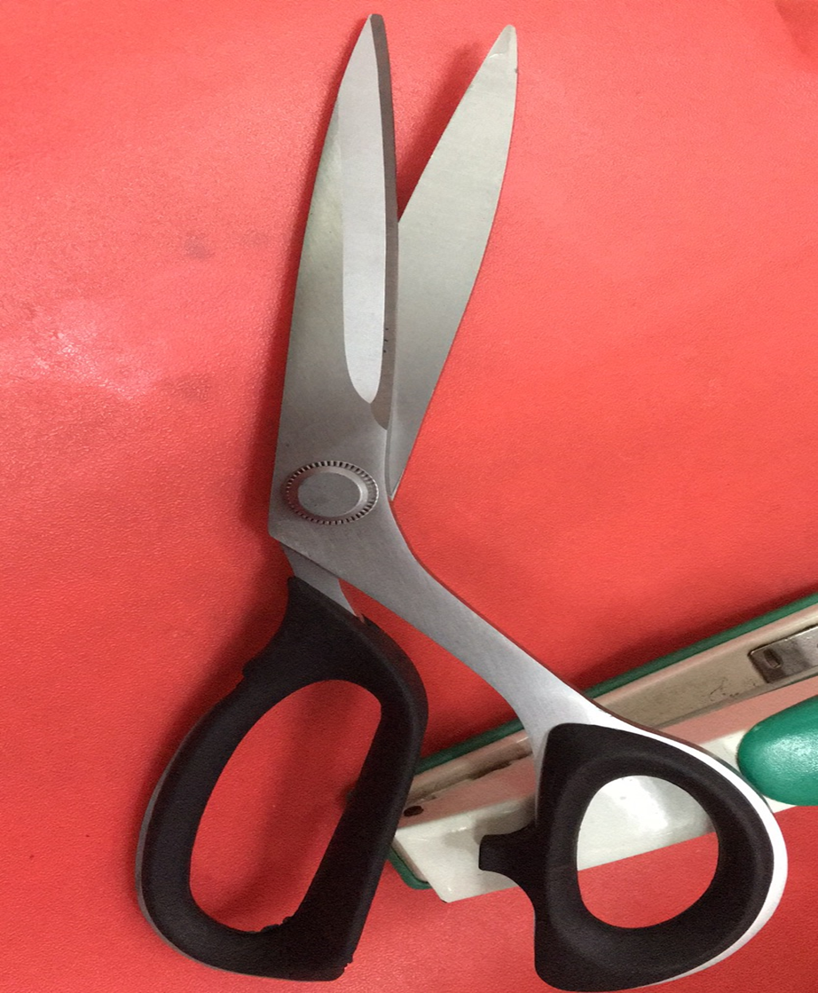 义乌好货 裁缝剪刀黑色把手剪刀详情图3