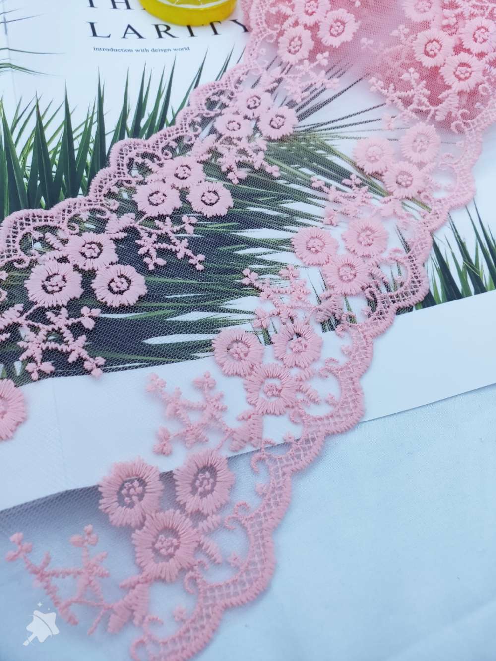 A fresh and light 13cm milk silk double-row small flower mesh fabric embroidery accessory for home textiles and clothing Specification image
