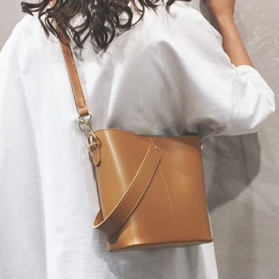 义乌好货 英伦风潮流网红款港风秋季百搭宽带水桶包学院风少女心详情图3