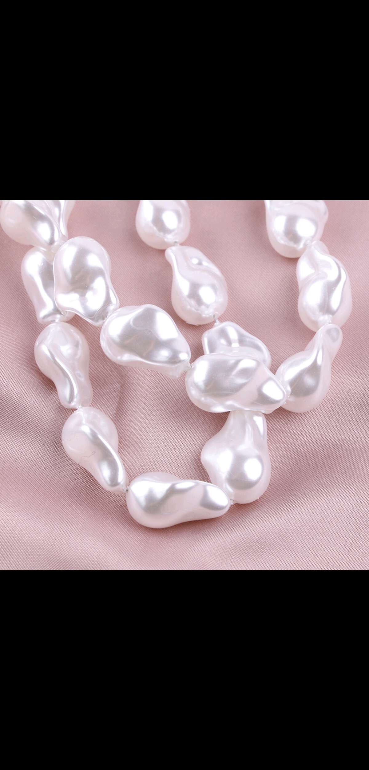 Baroque-shaped pearls details Picture