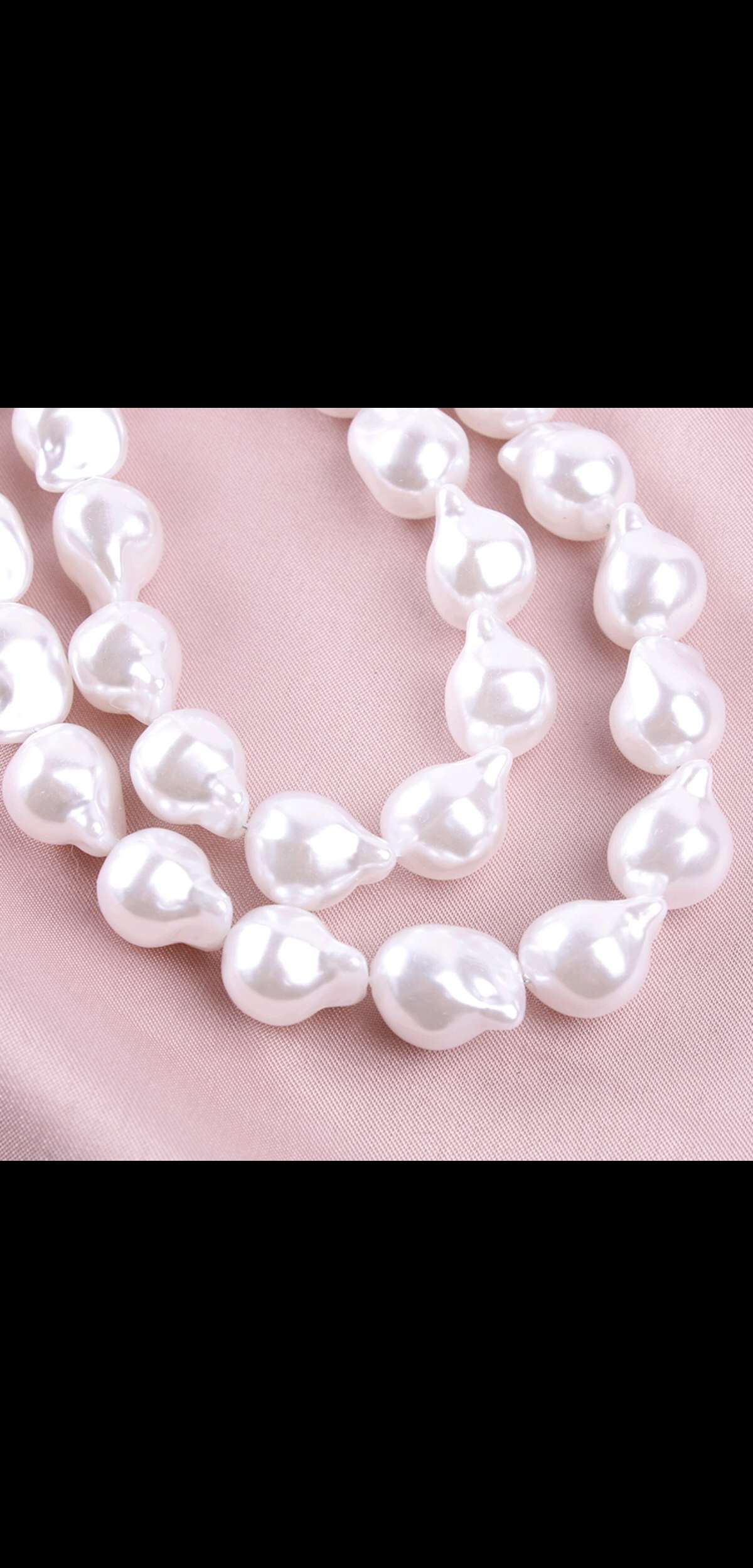 Baroque-shaped pearls 19×19 undefined