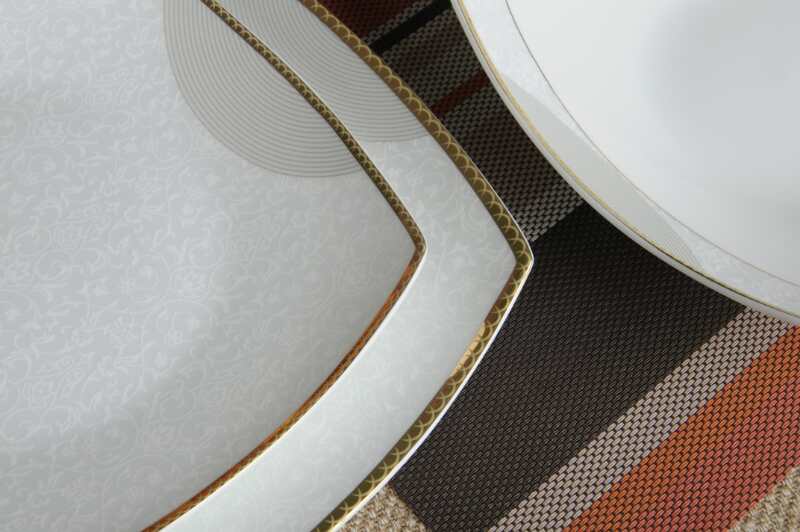 61头真骨瓷高档西餐具（雪山飞狐），每箱一套详情图6