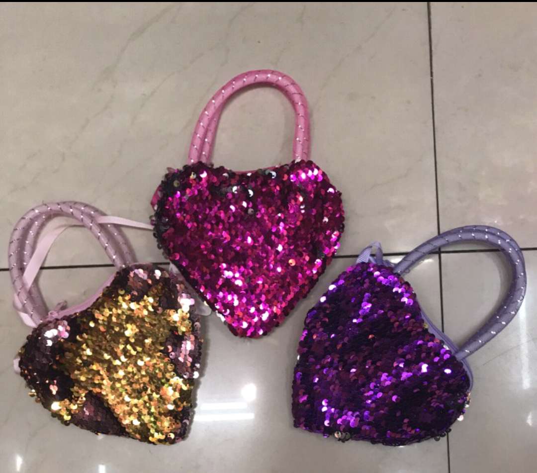 Sequined heart shoulder bag