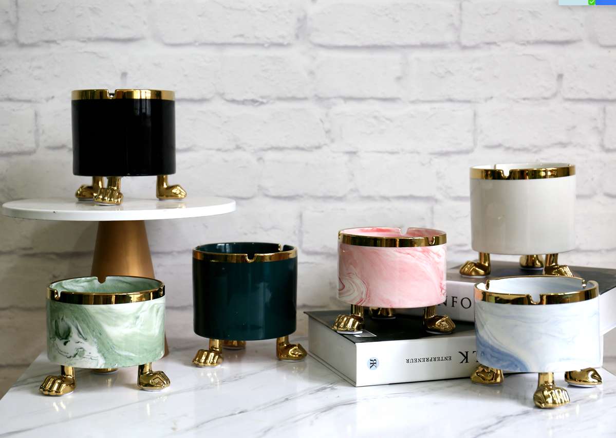 家用烟灰缸实物图