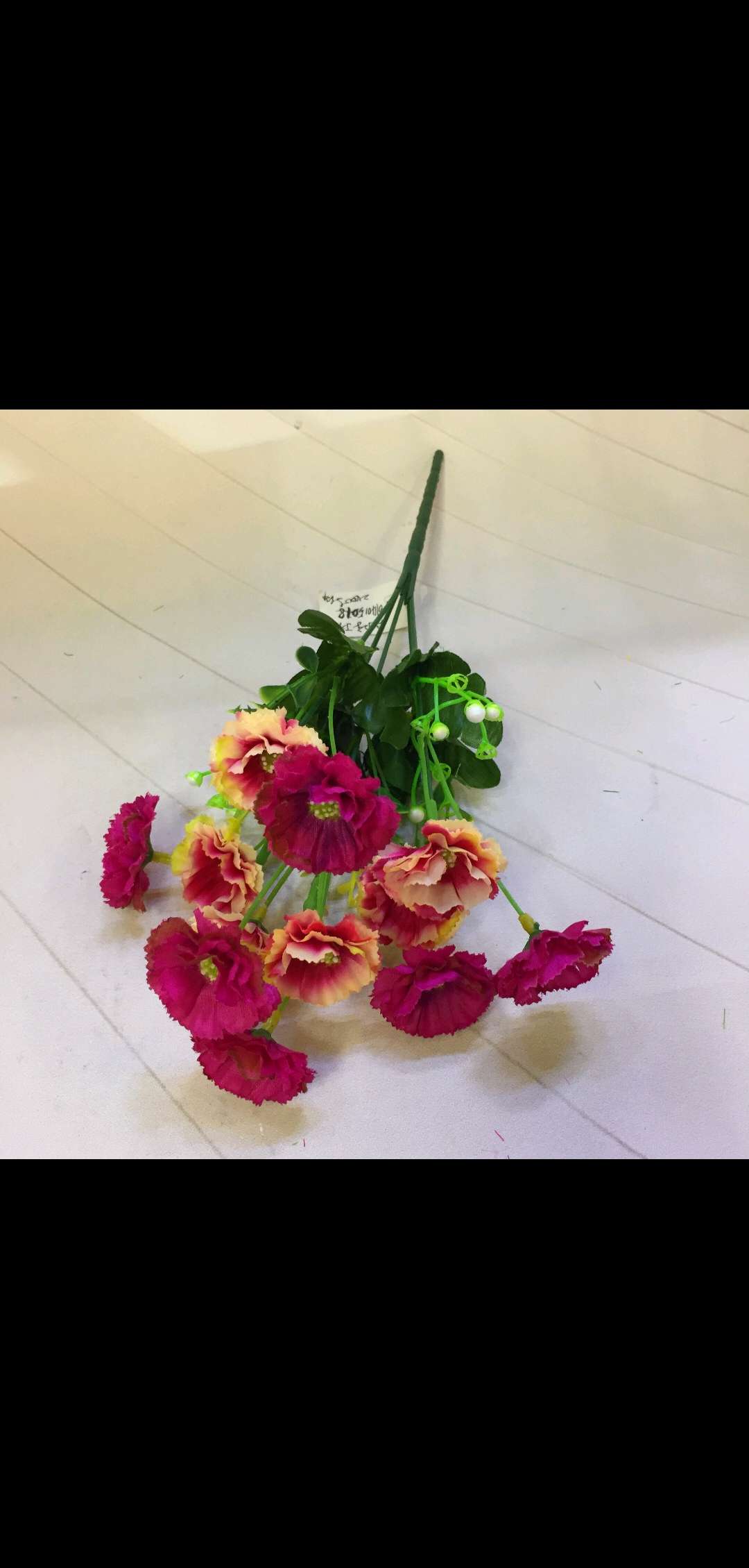 Five heads and twelve flowers of lilac. details Picture