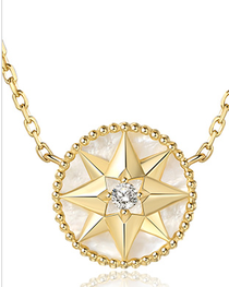 The 18-karat gold necklace of The Star shellfish is very allergy-proof