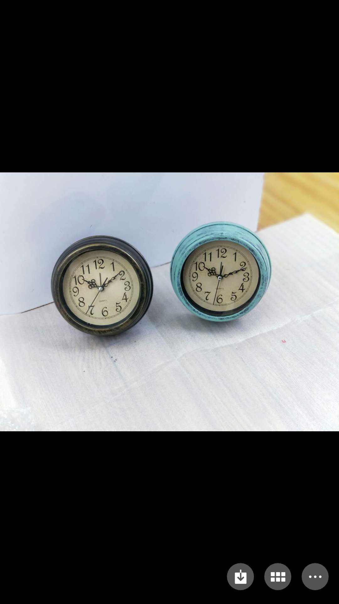 Small desk alarm clock thumbnail