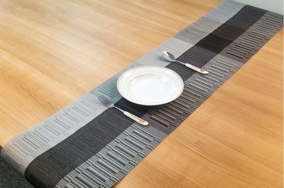 Cross-border family 30*135cm fashionable bamboo joint table flag, high-end heat insulation mat for Western restaurant, European-style table mat Application Scenario