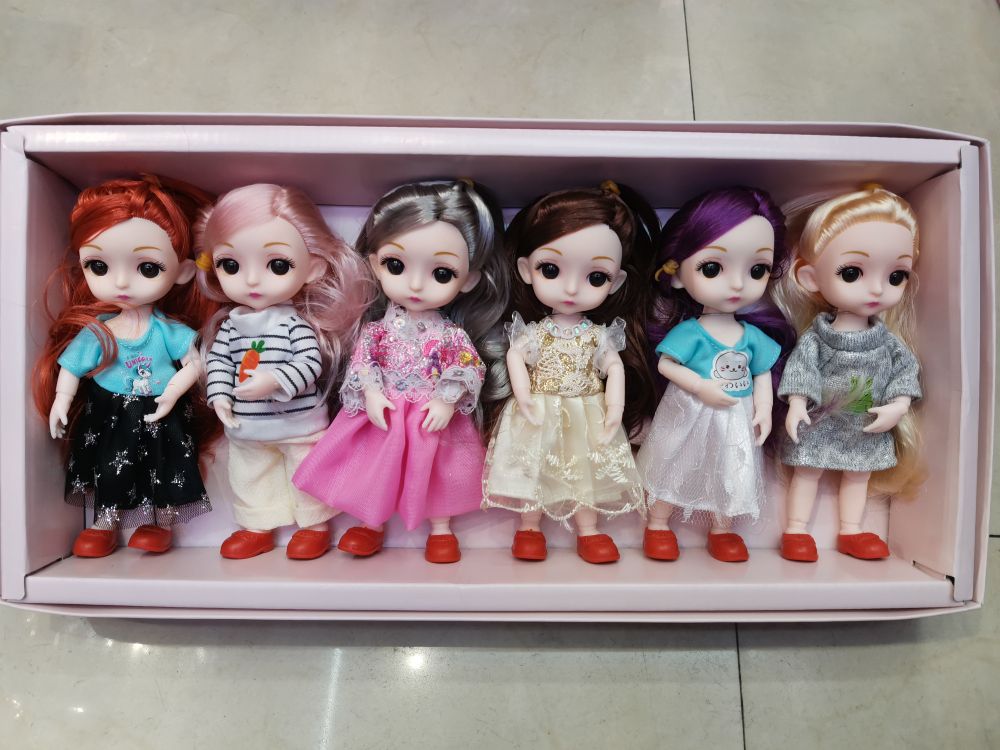 Spanish fine 6 inch doll with movable body and 6 pieces of body thumbnail