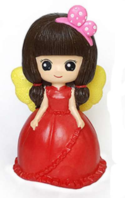 A medium-sized enamel white base painted piggy bank that won't break when dropped Application Scenario