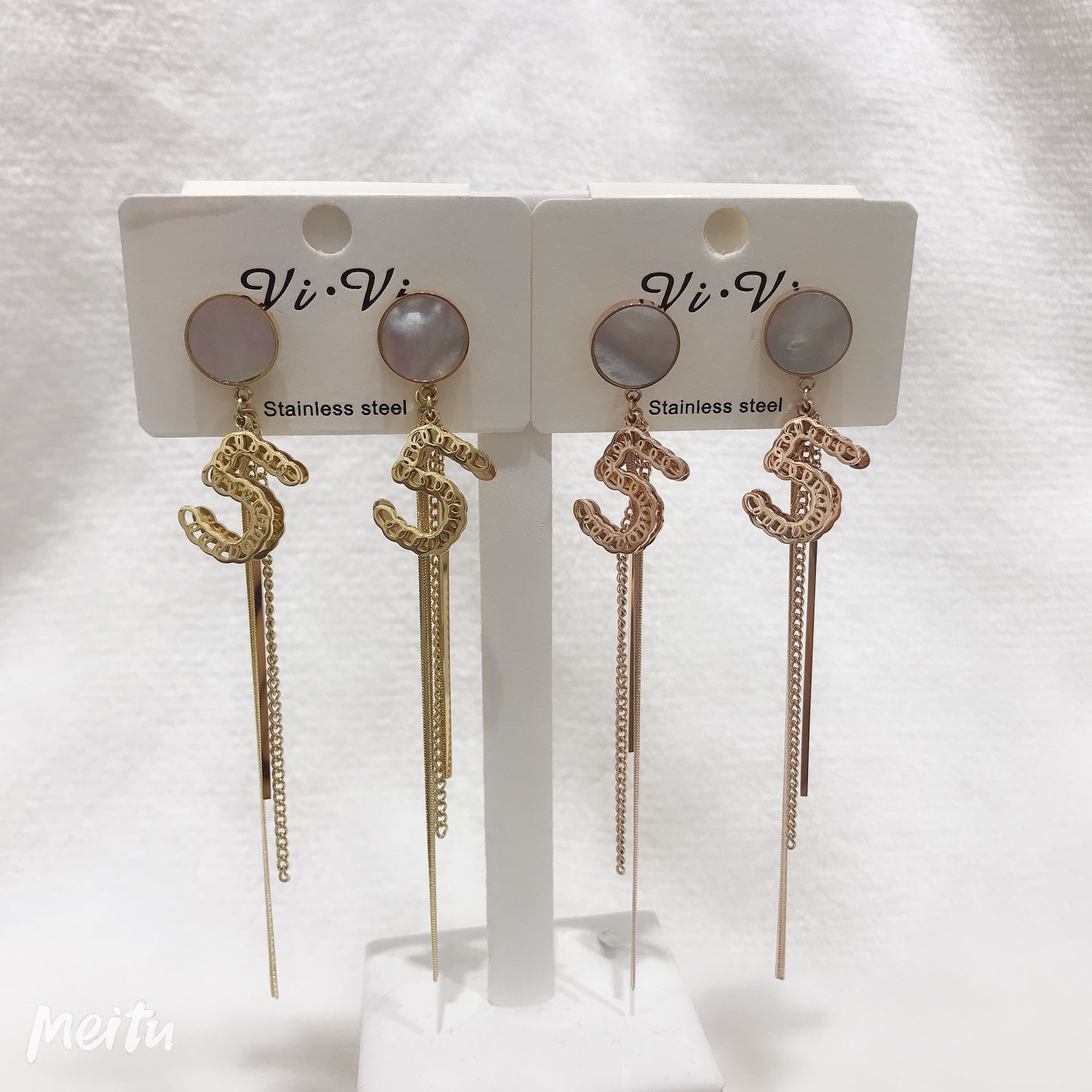 Titanium steel fritillary number 5 earrings thumbnail