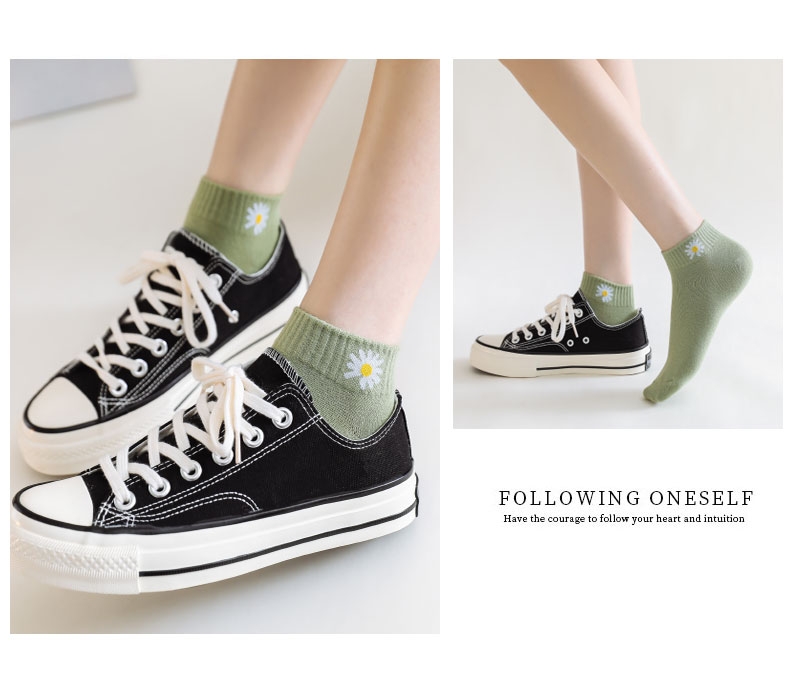 Popular street stall economy bestsellers are on sale at special prices: Xiaozou Ju socks, cotton socks, silk socks, five-finger socks, pile socks, pair socks, short socks, and boat socks undefined