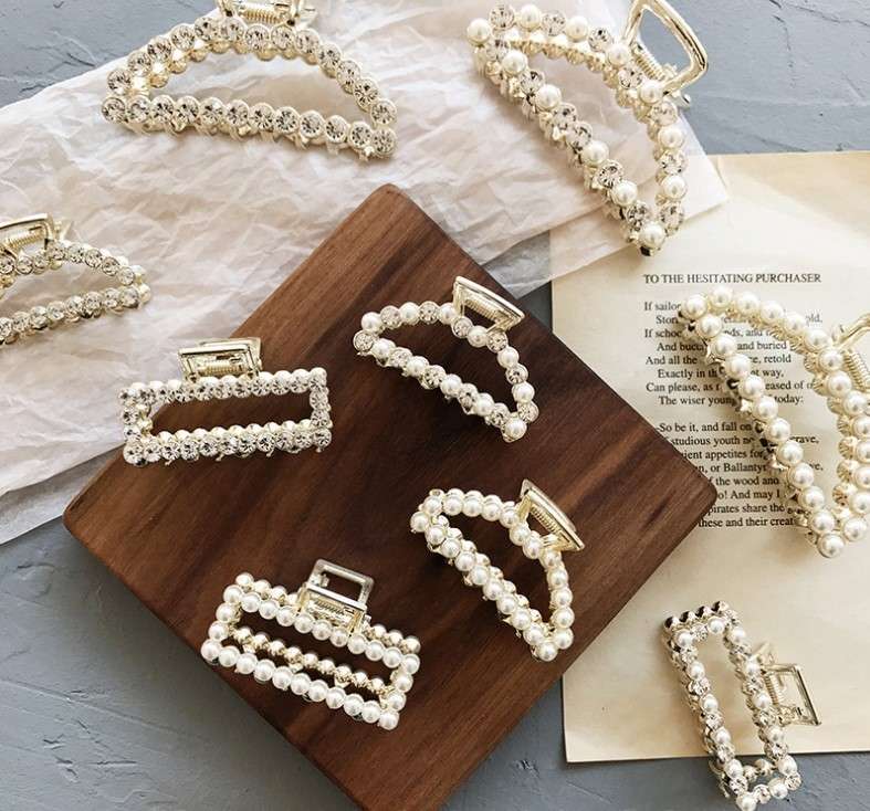 Korean version of elegant pearl water diamond large scratch-off clip, Korean adult women's hair scratch-off crystal hair clip, bathing ponytail headwear Specification image