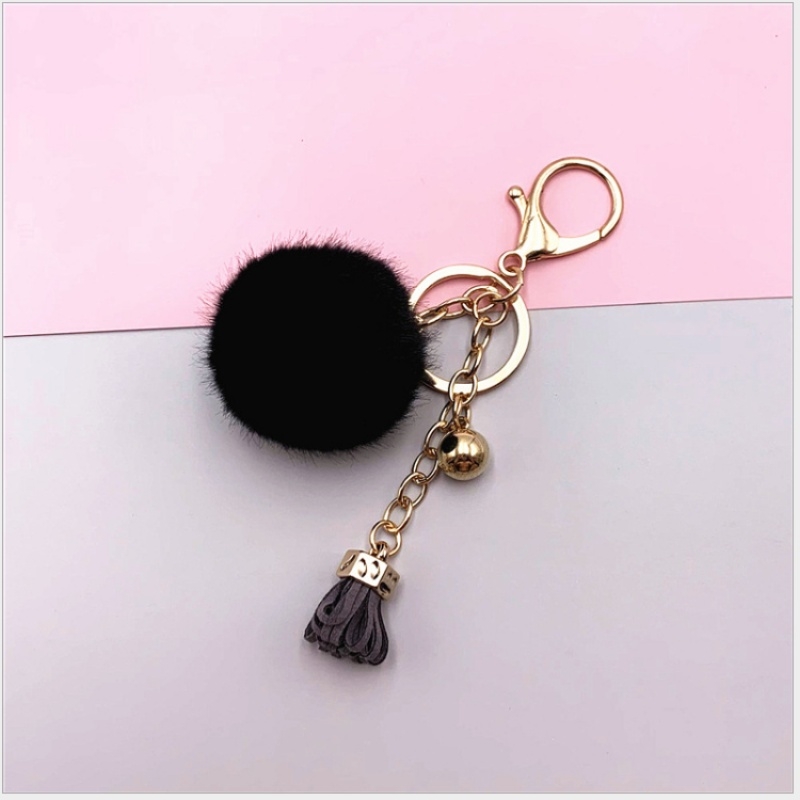 Creative keychains, cute tassels, fruity fur balls, car key chains, bag pendants, plush small gift accessories Application Scenario