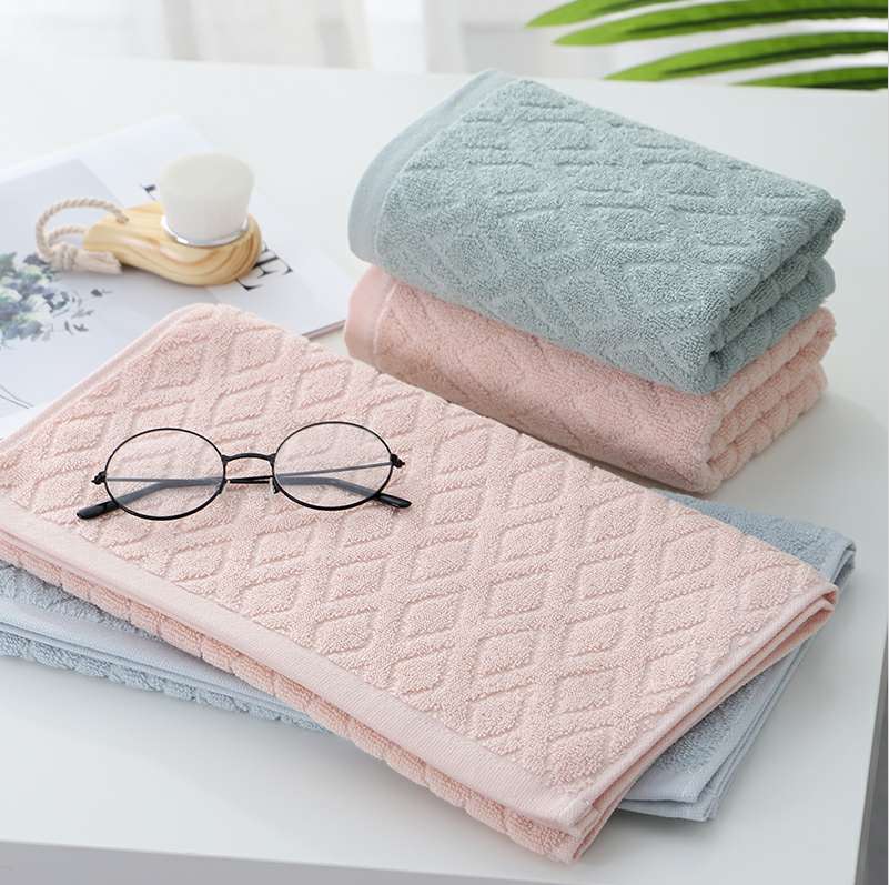 "Love Yourself, Love Your Family, Factory Direct Sale 8303 diamond-shaped Towel, 35*75cm pure cotton household towel. Application Scenario