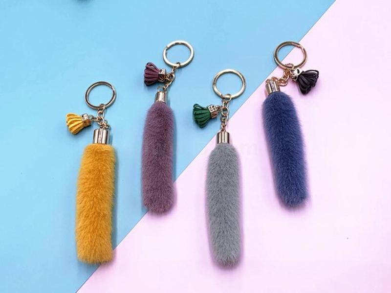 Creative keychains, cute little tails, tassels, student bags, pendants, fur gifts, car plush key chains wholesale Application Scenario
