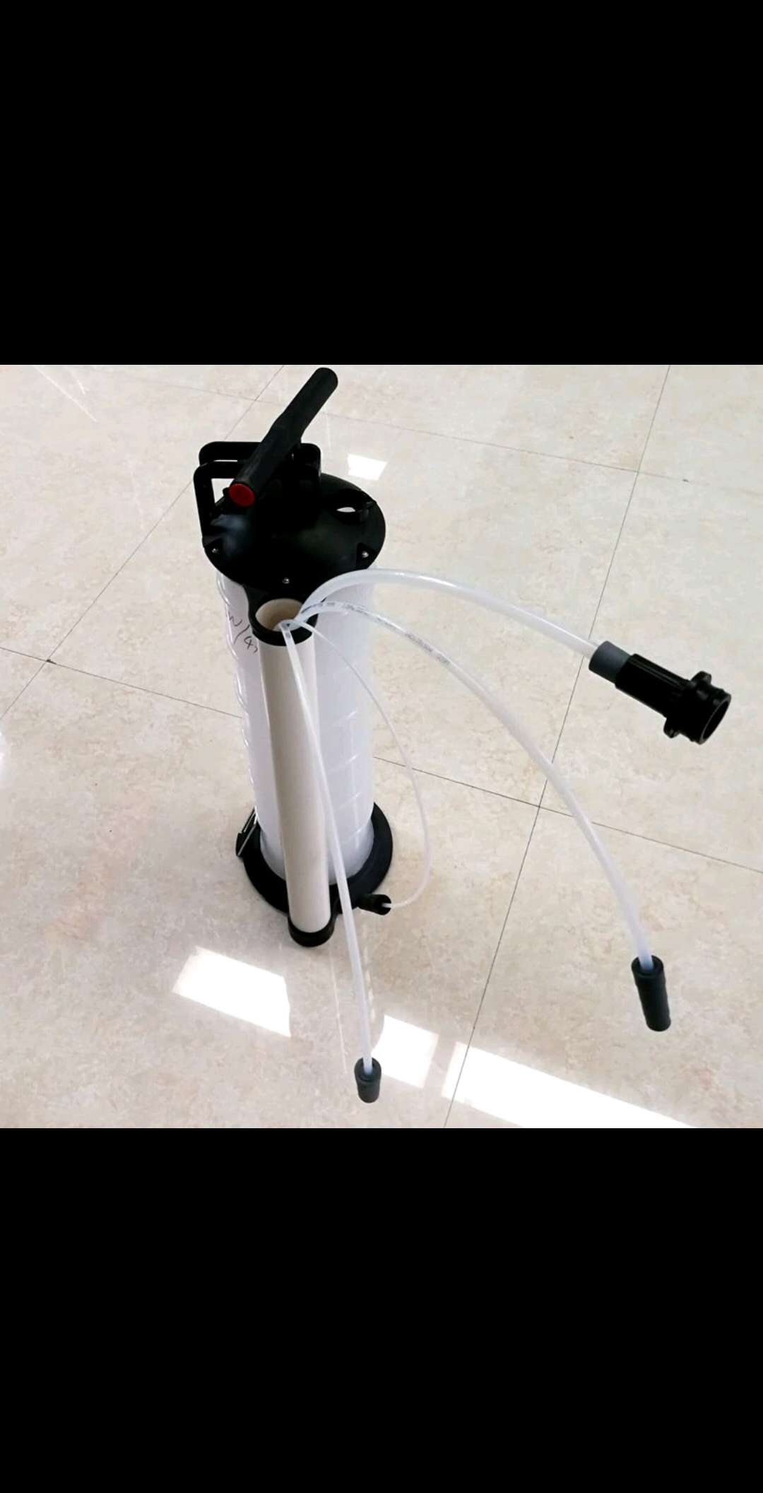 Automobile manual pneumatic oil pumping unit, vehicle oil suction pump, oil suction pipe replacement engine oil, brake fluid, automotive maintenance tool oil pumping unit Application Scenario