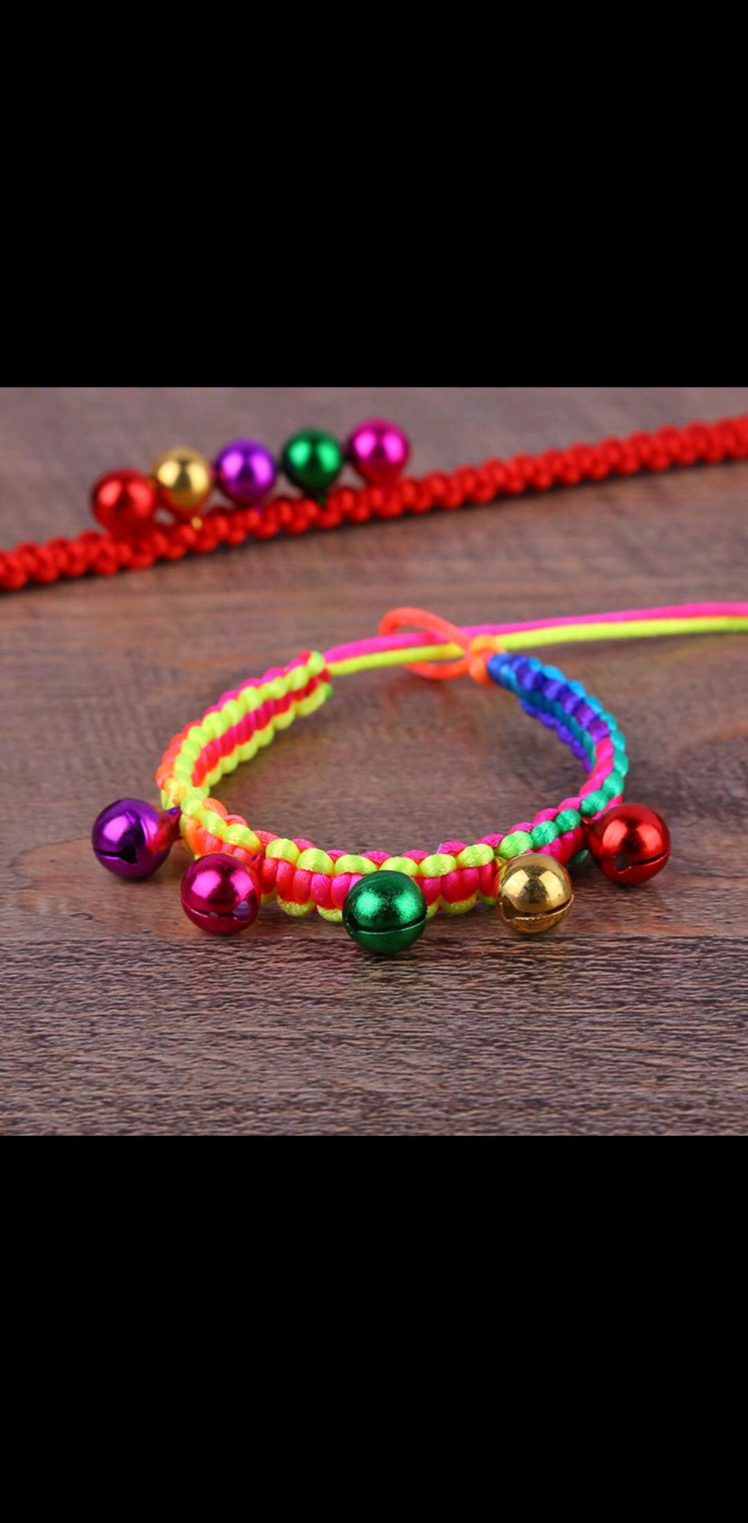 A bell bracelet made of woven thread Specification image