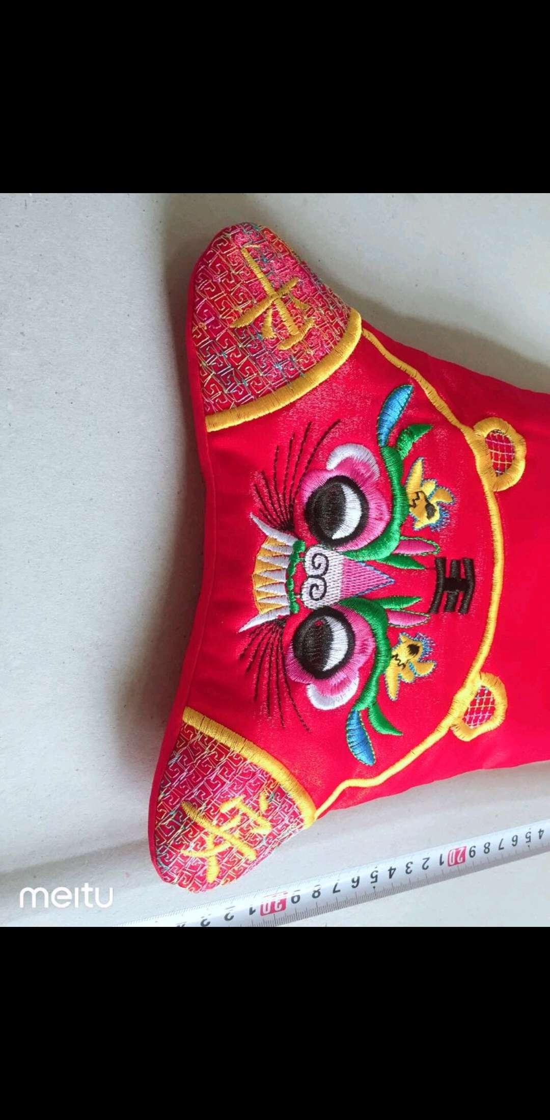 Red pillows for children in their zodiac year Item Picture