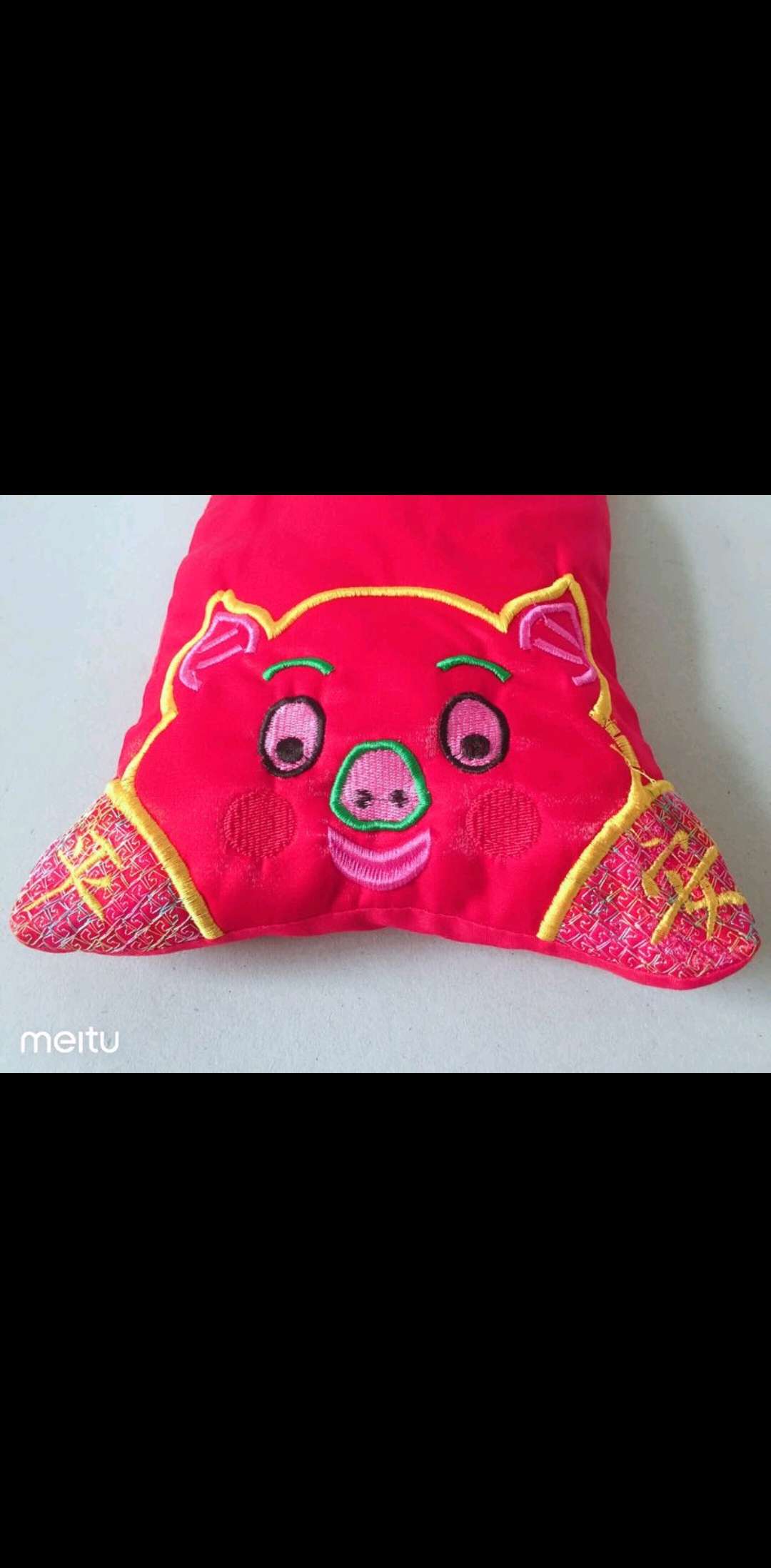 Red pillows for children in their zodiac year Specification image