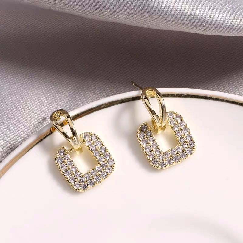 Multi-diamond square earrings