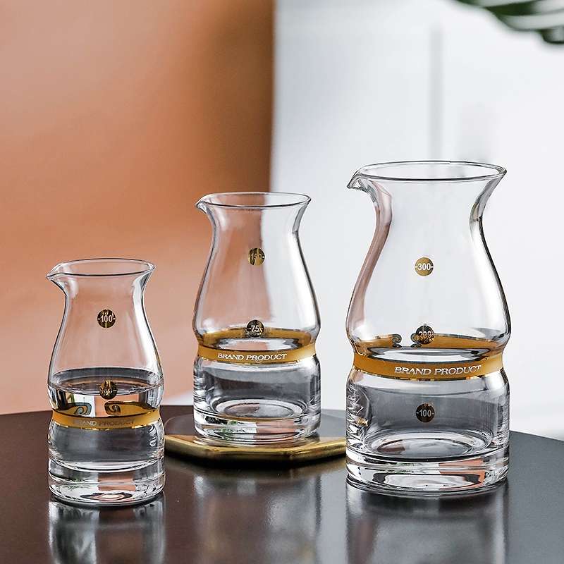 Direct sales of 100ML wine dispensers, 2-liang Baijiu wine dispensers with gold belts and gold scales, crystal wine dispensers, wine pouring vessels and wine jugs details Picture