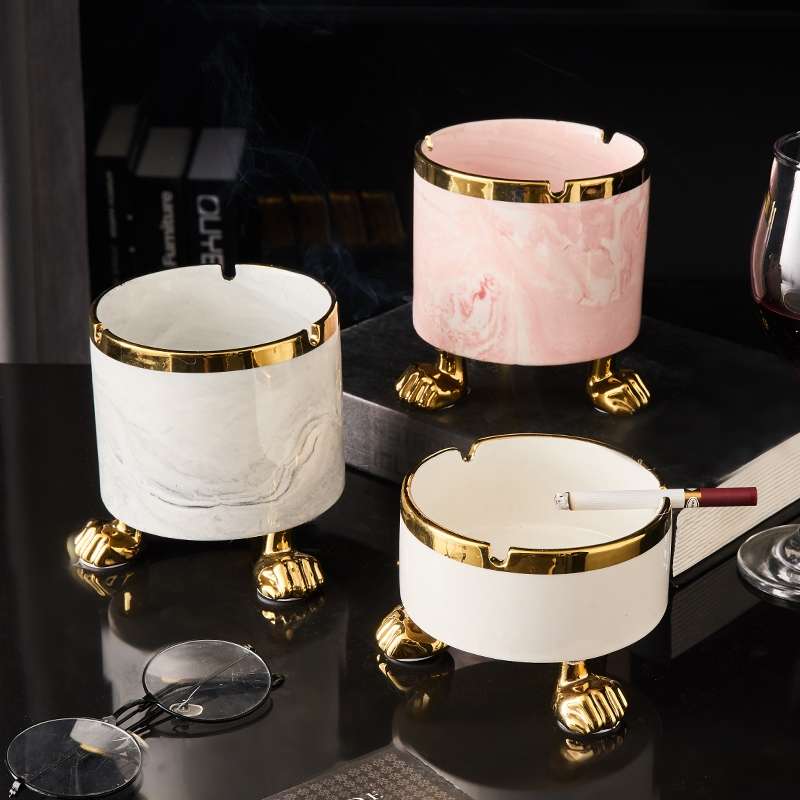 Wholesale creative ceramic light luxury ashtrays Application Scenario
