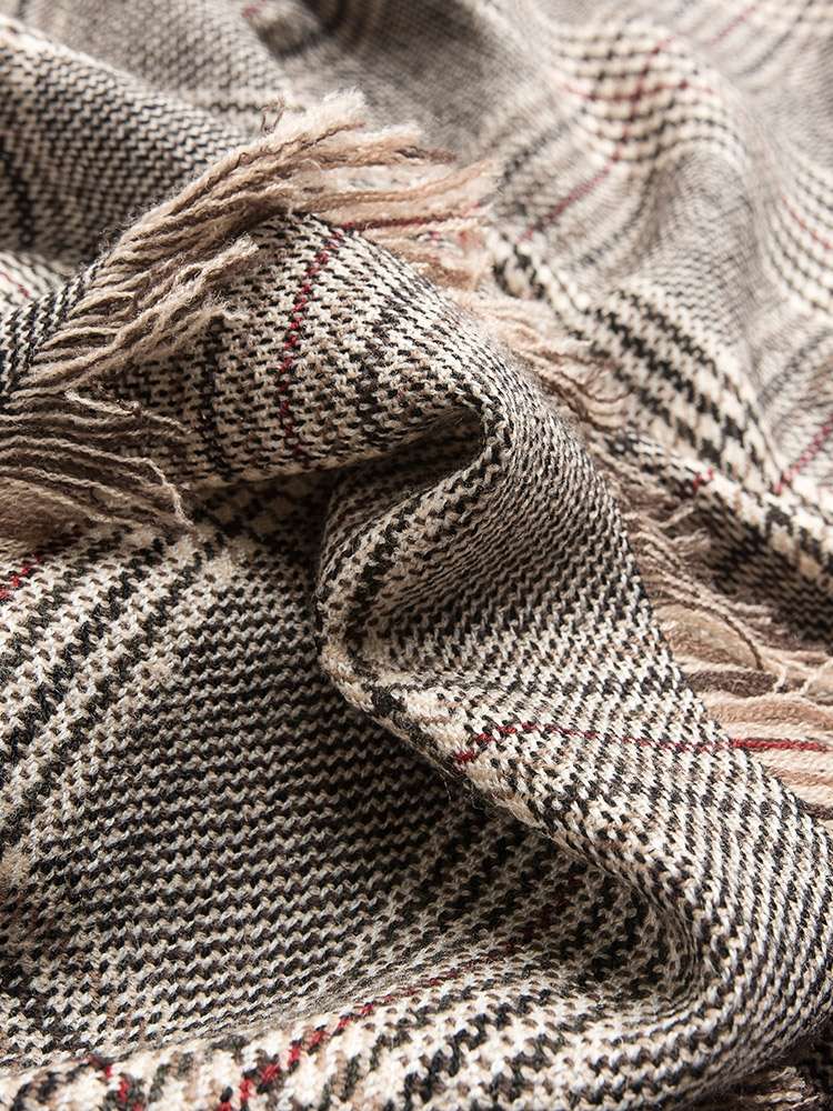 Pañuelo inglés clásico pañuelo inglés cuadríllero mujer otoño invierno pañuelo grueso doble uso extra grande capa versátil chal de moda pañuelo versátil de invierno pañuelo engrosado cuello Application Scenario
