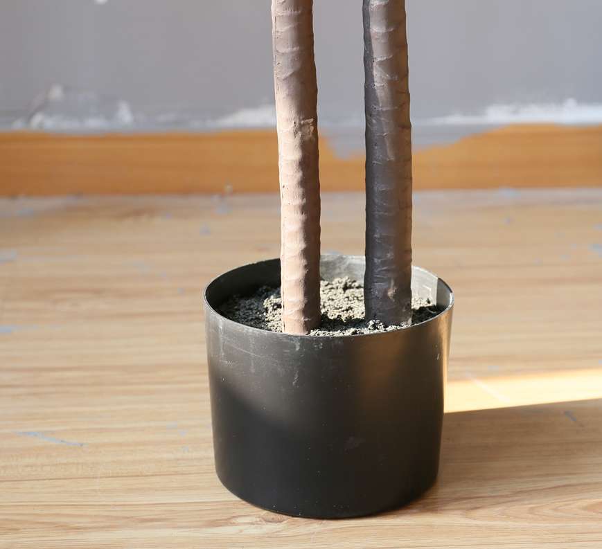 The popular large-scale artificial tree, the Dragon's Blood Tree and the Brazilian iron tree, have become bestsellers on the Internet undefined