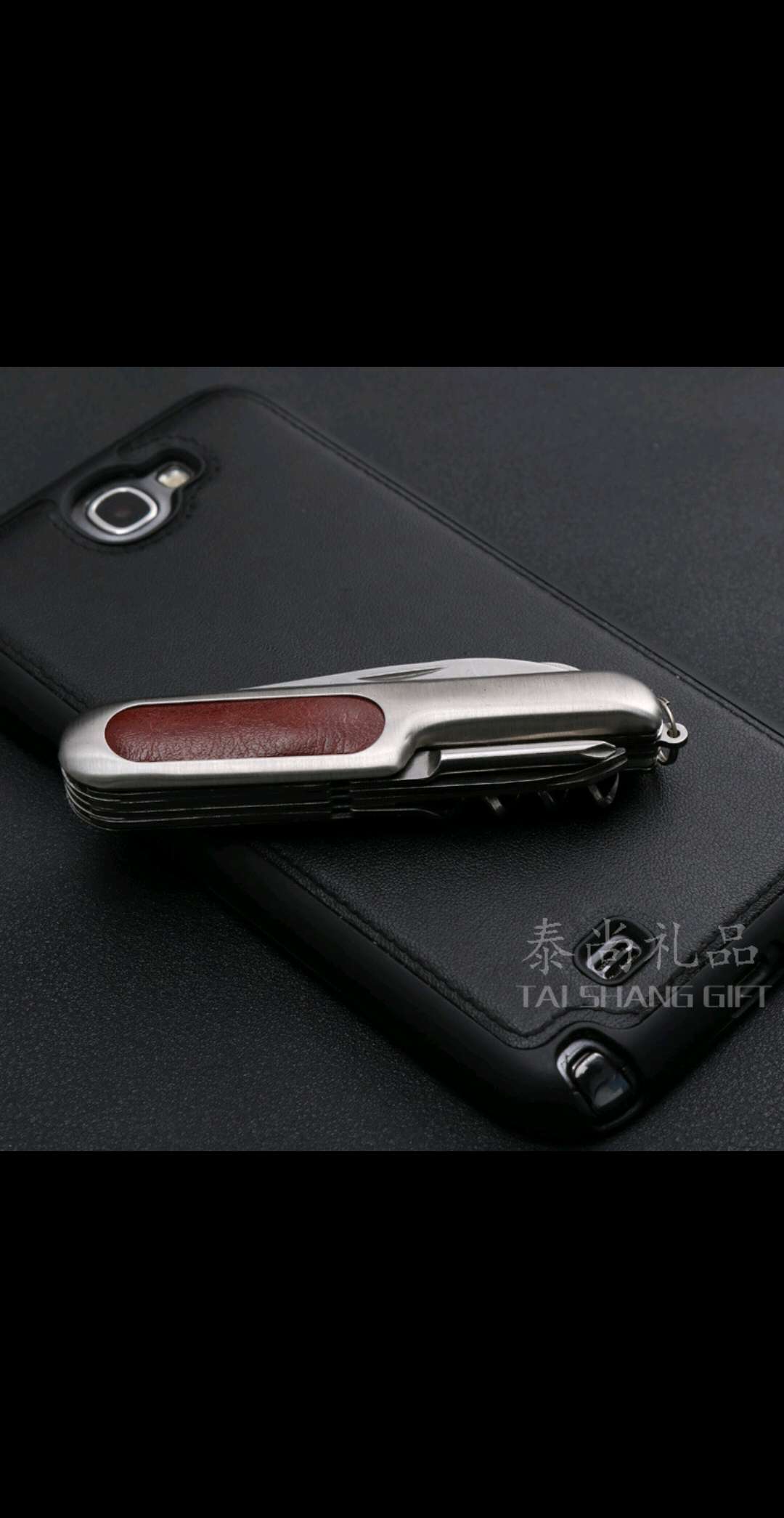 钥匙扣/皮质钥匙扣/钥匙链/潮玩钥匙扣/指甲钳钥匙扣白底实物图