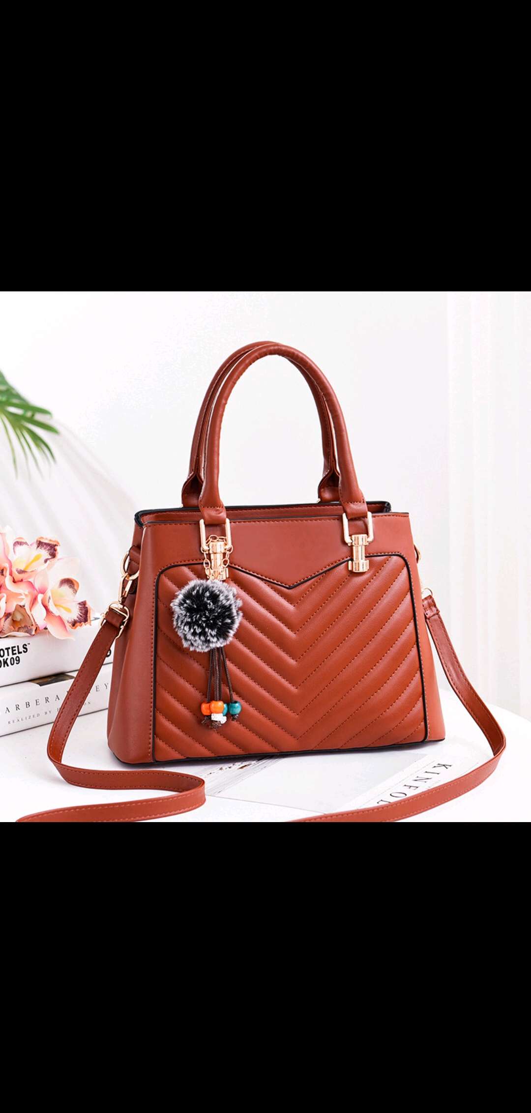 حقيبة جديدة من الكرات الشعر محمولة على كتف محمولة على كتف محمولة على كتف Item Picture