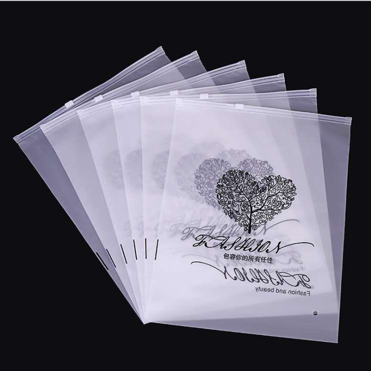 We have a complete range of in-stock specifications and styles, including universal cartoon heart tree style frosted zipper bags, storage bags, clothing zipper packaging bags, and wholesale printed sealed storage bags