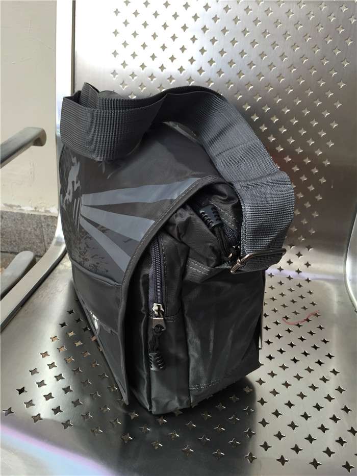 防泼水牛津料实用大单肩斜挎包详情图9