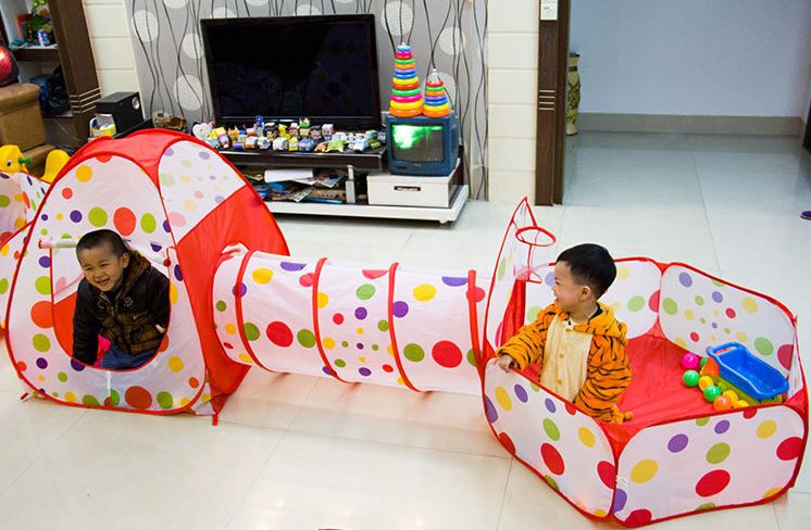 Three-piece children's tent set, 3-throw basketball pool, crawling tunnel, tent house, play house, toys for babies aged 0-3 Application Scenario
