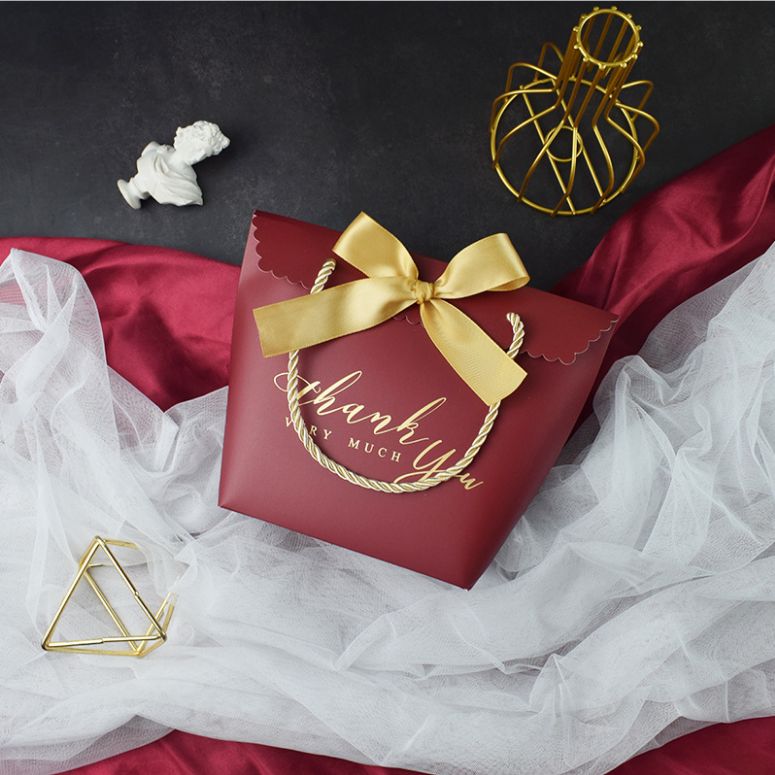 新款创意手提式喜糖盒 中式结婚庆伴手礼品包装喜糖纸袋批发(定制款图片仅供参考)