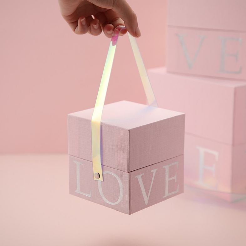 喜糖盒方形硬盒LOVE烫金礼物盒子牛皮手提结婚月伴手礼厂家批发(定制款图片仅供参考)