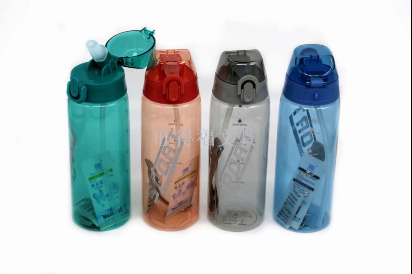 厂家直销创意塑料杯时尚杯创意便携防漏太空杯PC塑料水700ML