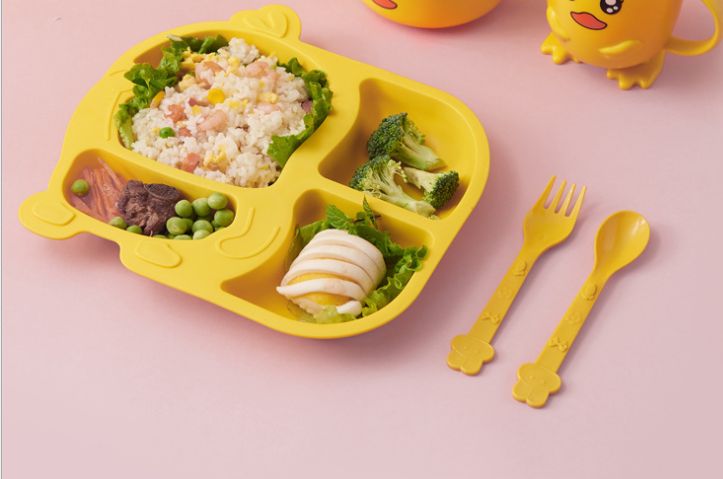 家用小黄鸭儿童餐具套装可爱卡通分格耐摔餐盘叉勺组合装