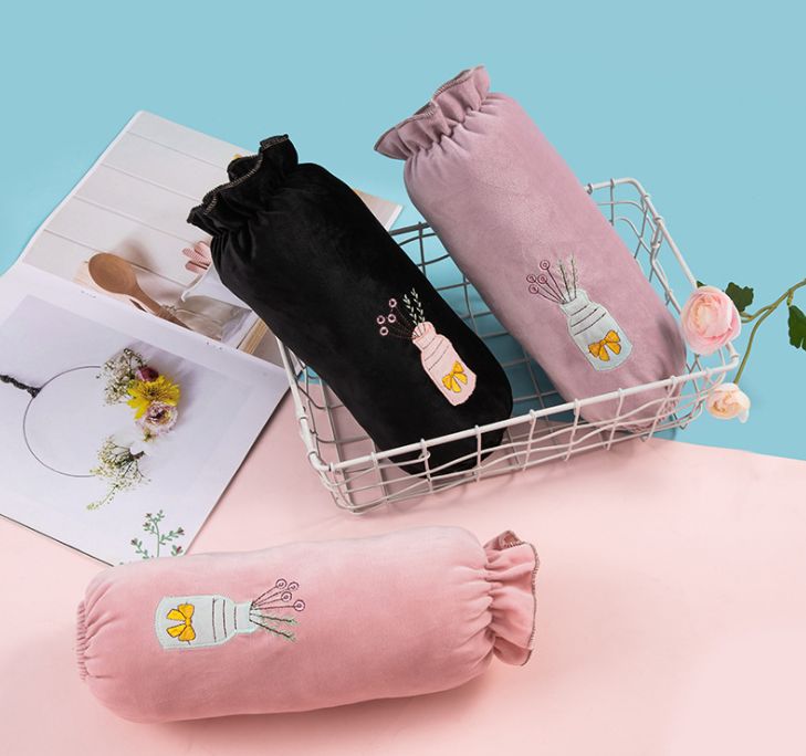 Creative embroidered autumn and winter printed vase fashionable sleeves, daily-use stain-resistant household life sleeves