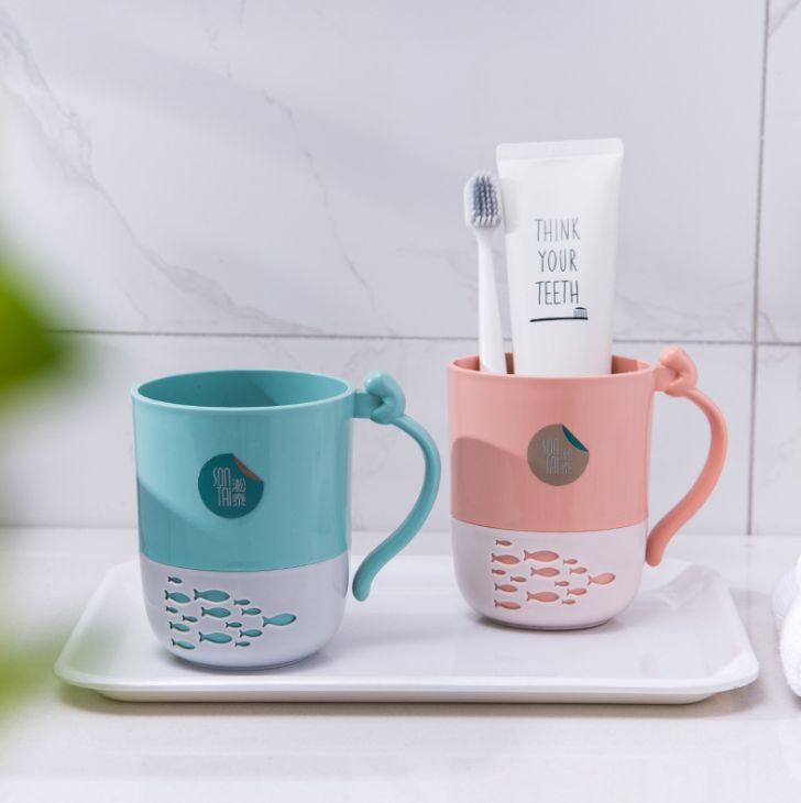 Fashionable and creative home cat fishing mouthwash cup Application Scenario