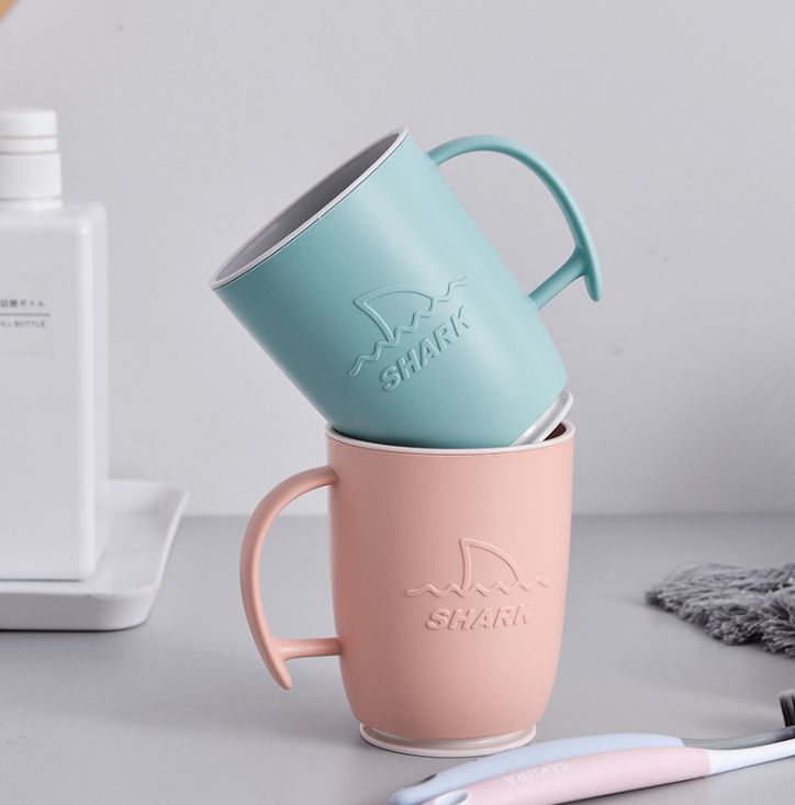 Household shark-patterned toothbrush, toiletry cup and mouthpiece details Picture
