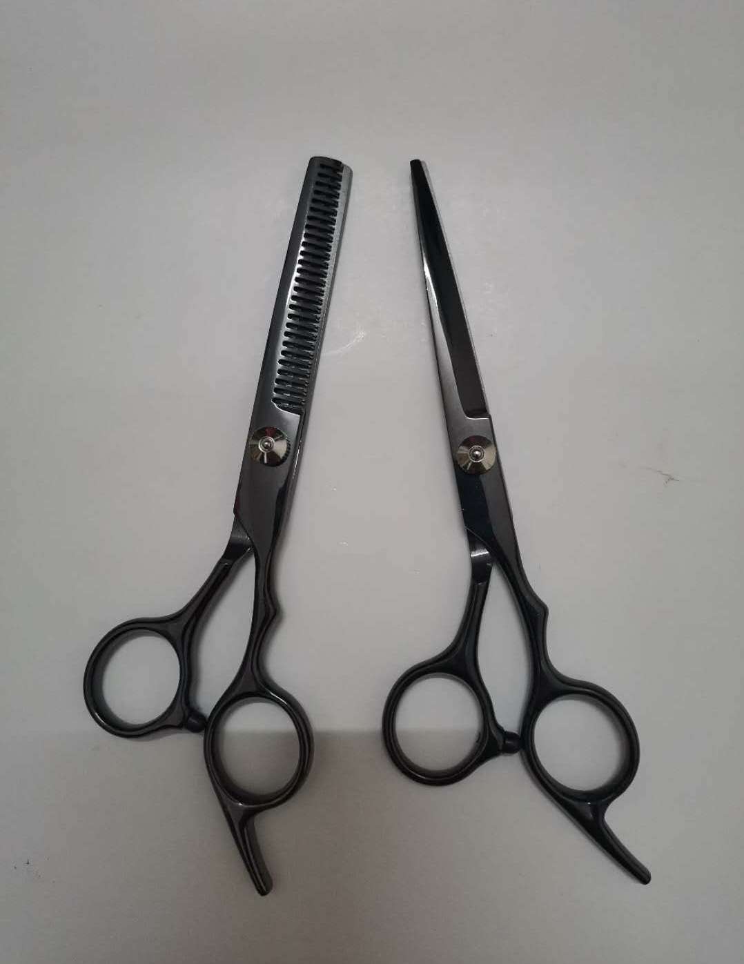 All-steel hairdressing scissors, tooth-shaped hairdressing scissors, flat-mouth hairdressing scissors, each in a single PVC bag. There are 10 sticks in one box and 100 sticks in one case. Volume: 0.03 cubic meters Specification drawing