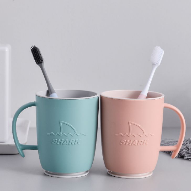 Household shark-patterned toothbrush, toiletry cup and mouthpiece Application Scenario